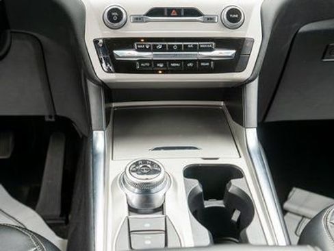 Used 2023 Ford Explorer XLT w/ Equipment Group 202A AWD/4WD image 15