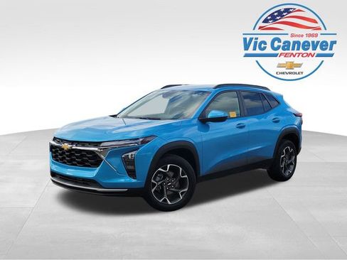 Certified 2025 Chevrolet Trax LT w/ Driver Confidence Package FWD image 1