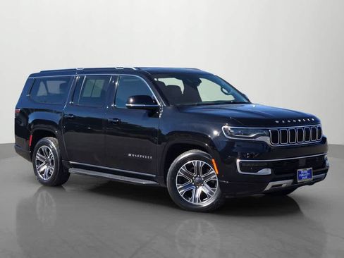 Used 2024 Jeep Wagoneer L Series II w/ Flexible Seating Group AWD/4WD image 8