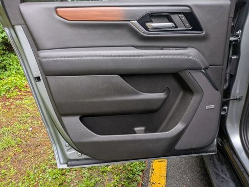 Certified 2025 GMC Yukon XL Denali AWD/4WD image 26