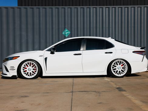 Used 2018 Toyota Camry SE w/ Audio Package image 8