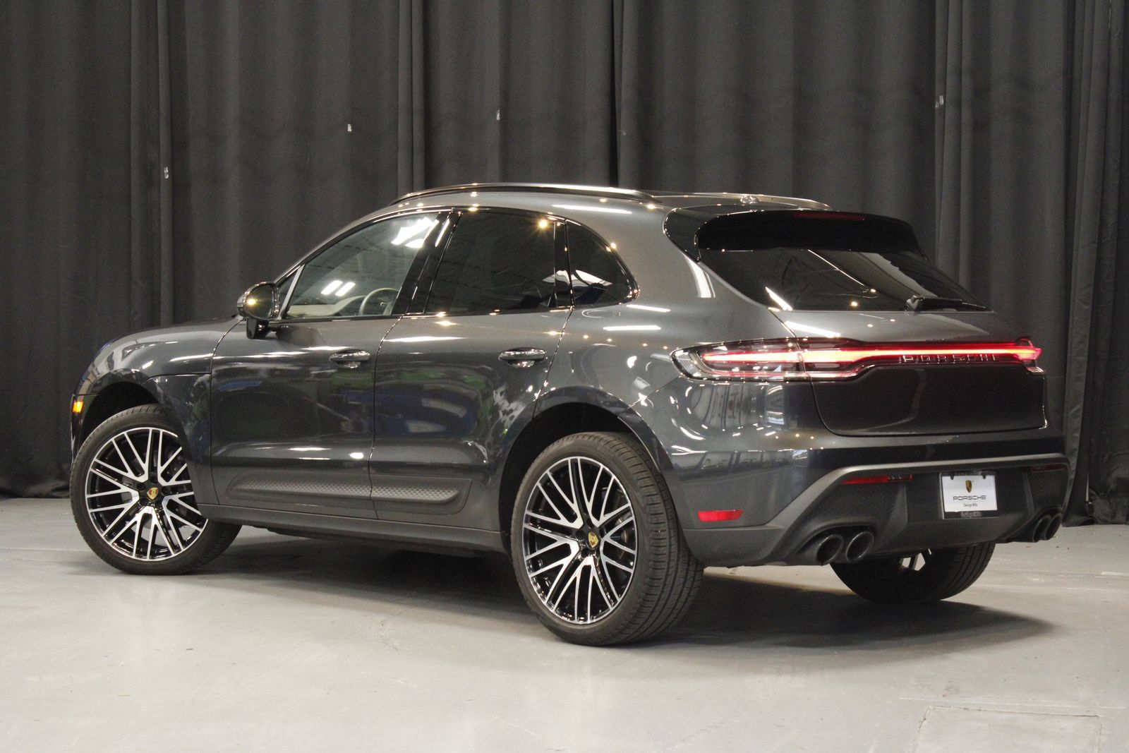 Certified 2026 Porsche Macan AWD/4WD image 3