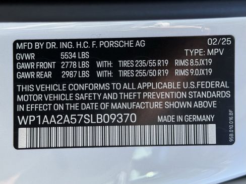 Used 2025 Porsche Macan image 37