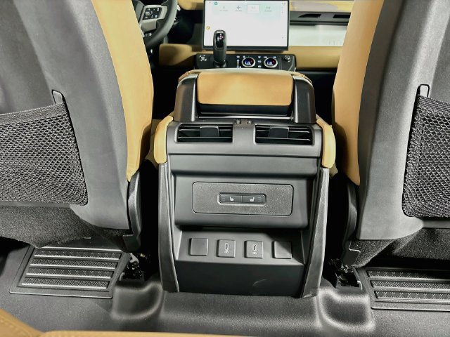 New 2026 Land Rover Defender 110 X-Dynamic SE AWD/4WD image 24