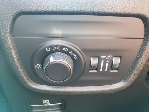 Used 2023 Jeep Grand Cherokee L Laredo AWD/4WD image 31