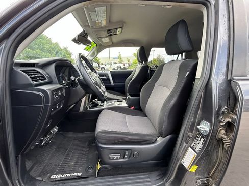 Used 2020 Toyota 4Runner SR5 AWD/4WD image 12