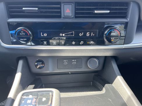 Used 2025 Nissan Rogue SV image 22