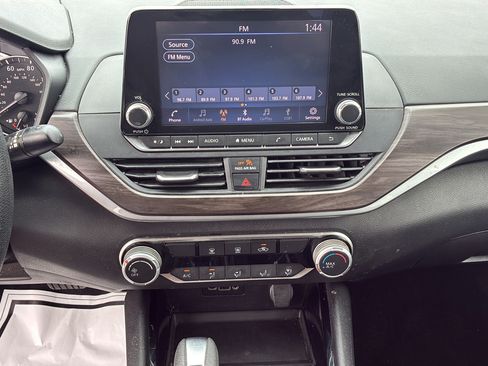 Used 2024 Nissan Altima 2.5 SV FWD image 20