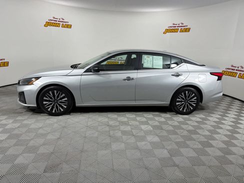 Certified 2025 Nissan Altima 2.5 SV FWD image 2