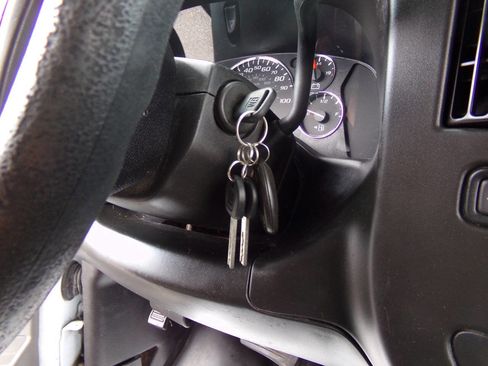 Used 2015 Chevrolet Express 2500 image 35