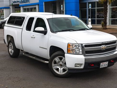 Used 2008 Chevrolet Silverado 1500 LT w/ California Package RWD image 2