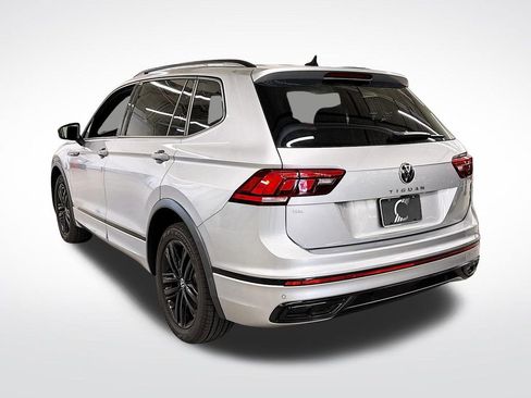 Used 2022 Volkswagen Tiguan SE R-Line FWD image 3