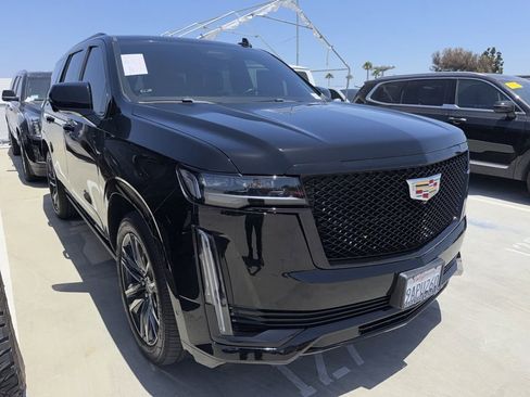 Used 2021 Cadillac Escalade Sport Platinum AWD/4WD image 3