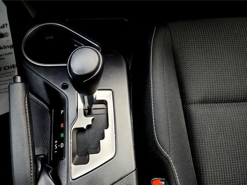 Used 2018 Toyota RAV4 XLE w/ Carpet Mat Package image 28