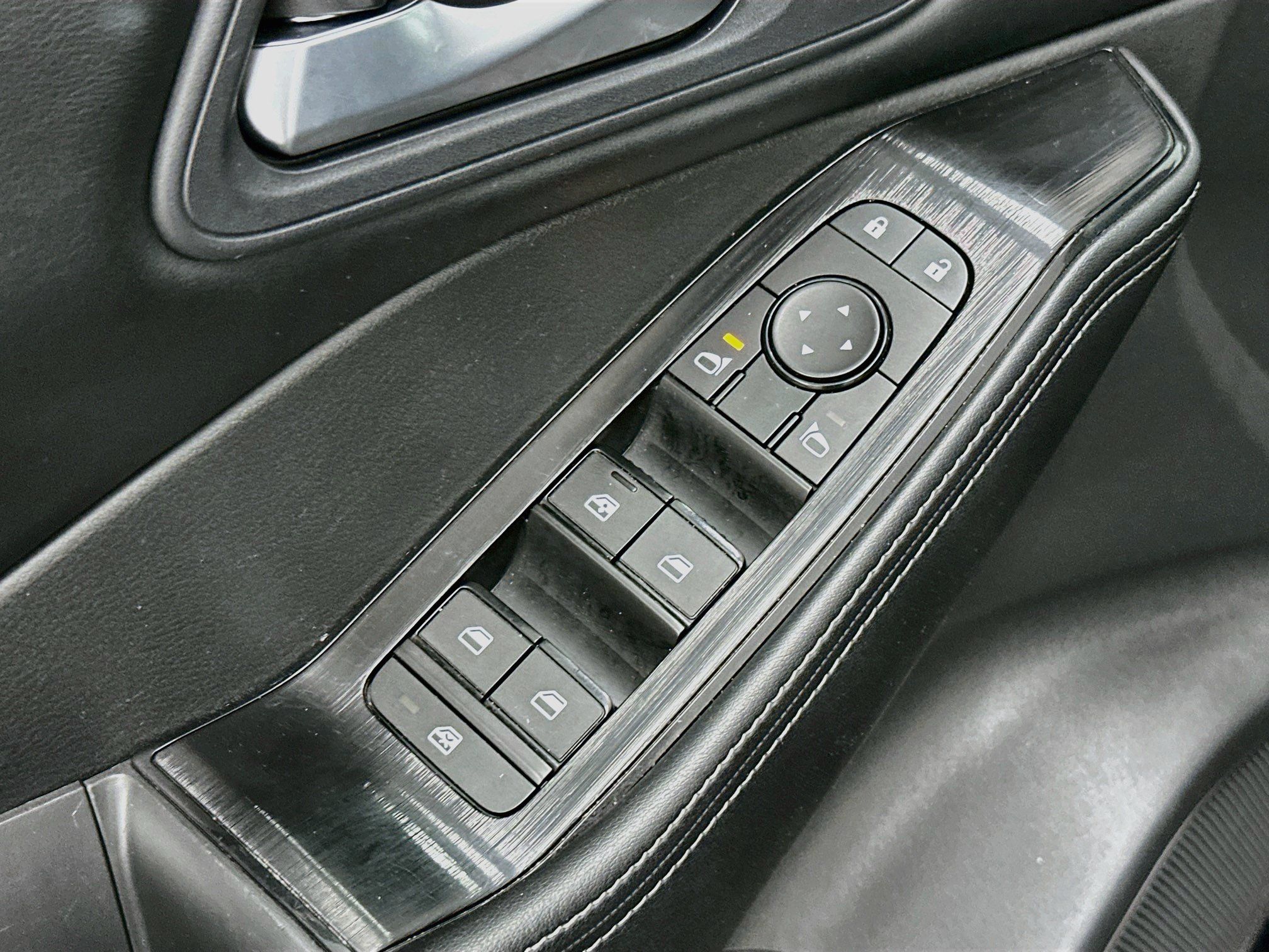 Used 2025 Nissan Rogue SV AWD/4WD image 15