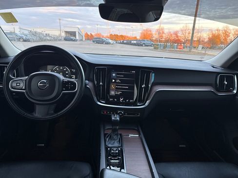 Used 2019 Volvo S60 T5 Momentum image 25