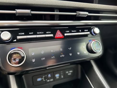 Certified 2025 Hyundai Santa Cruz Limited image 29