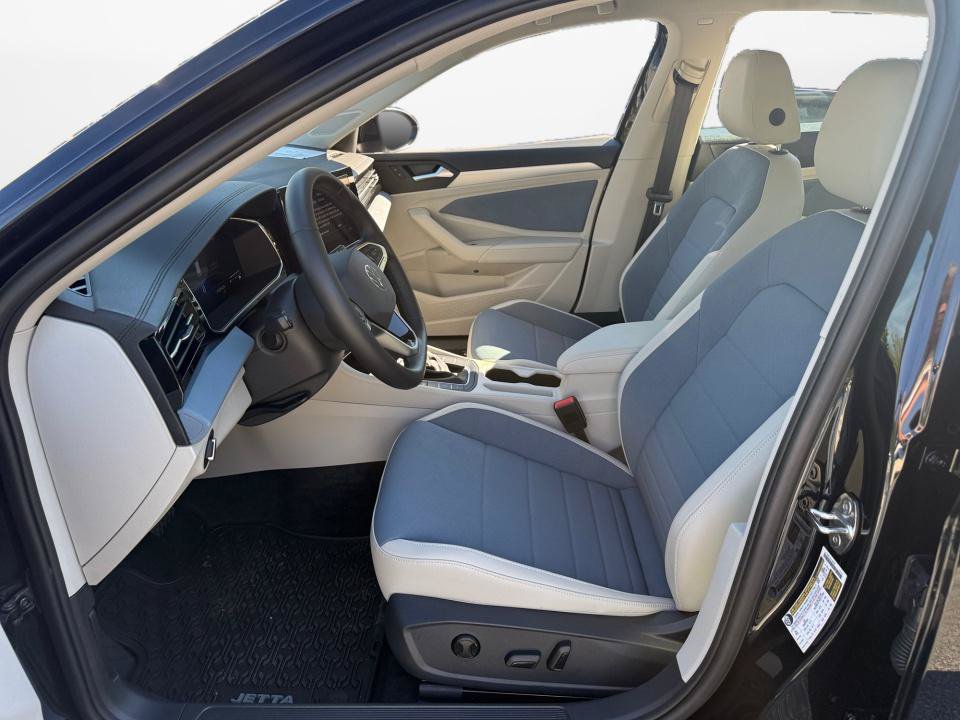 Certified 2026 Volkswagen Jetta SE FWD image 9