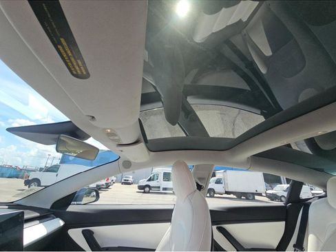 Used 2018 Tesla Model 3 Long Range RWD image 10