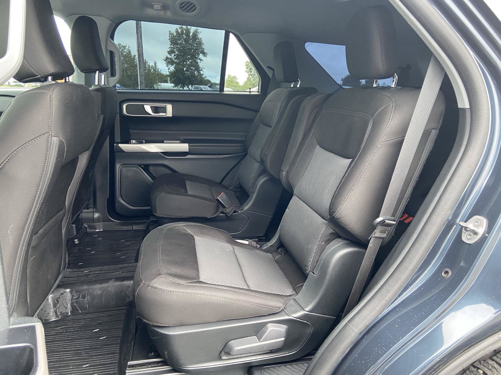 Used 2023 Ford Explorer XLT AWD/4WD image 17