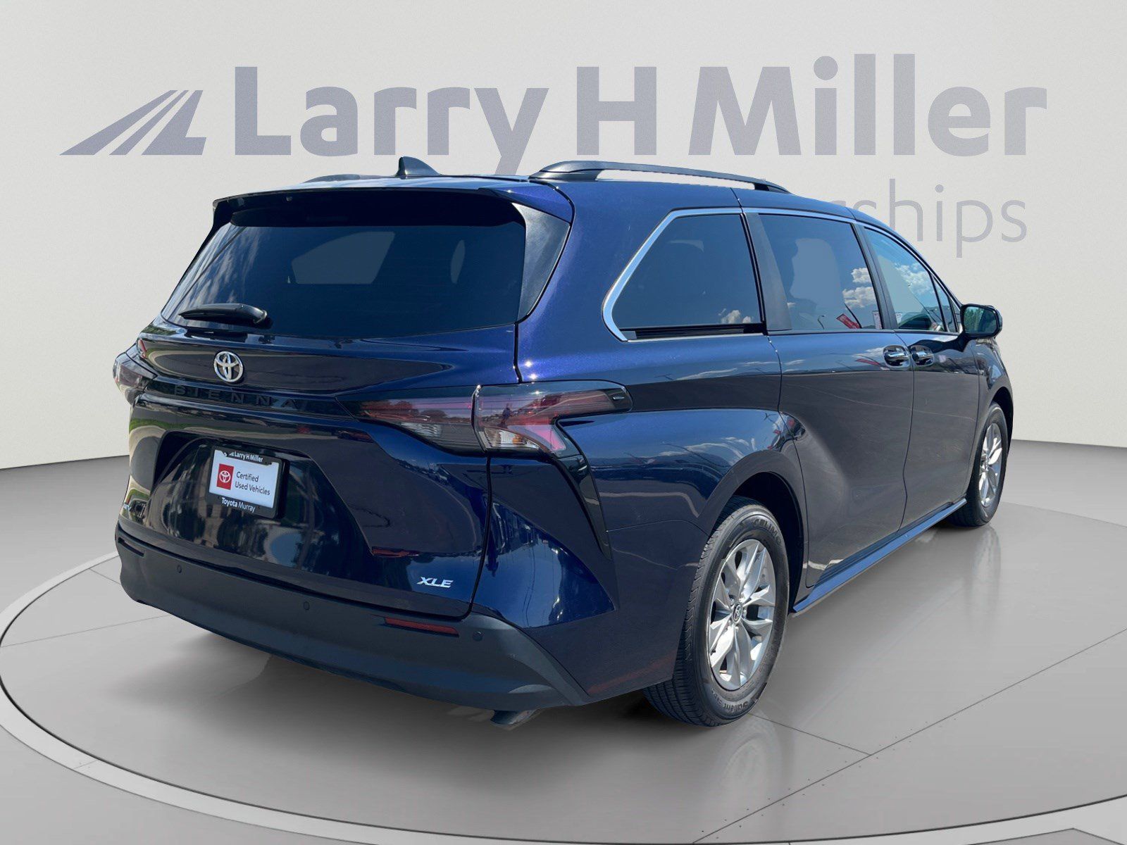 Certified 2026 Toyota Sienna XLE FWD image 5