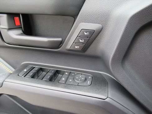 Used 2025 Toyota 4Runner Trailhunter image 19