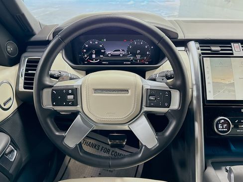 Used 2024 Land Rover Discovery Metropolitan Edition image 40