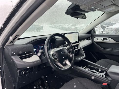 Used 2025 Ford Explorer Active image 10