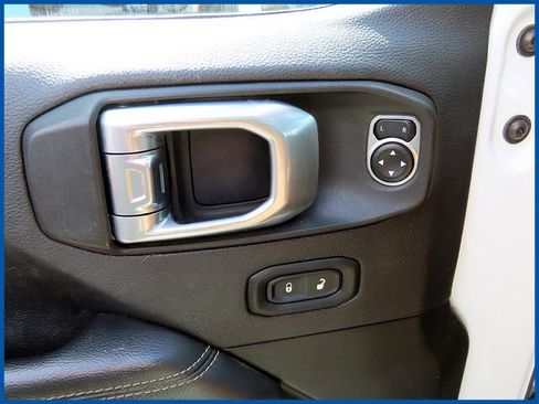 Certified 2020 Jeep Wrangler Unlimited Sahara AWD/4WD image 13