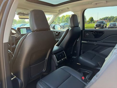 Used 2025 Lincoln Aviator AWD w/ Jet Appearance Package image 27