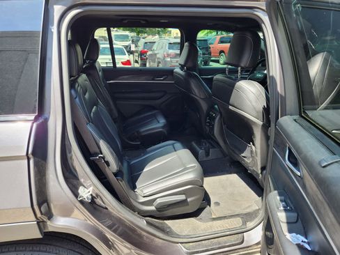 Used 2025 Jeep Grand Cherokee L Limited w/ Luxury Tech Group II AWD/4WD image 24