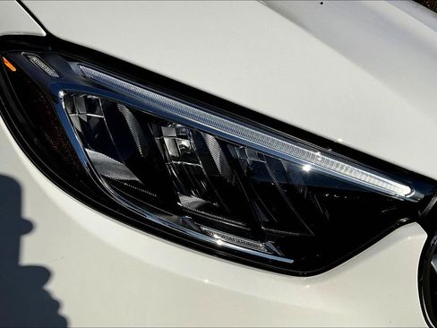 Used 2025 Mercedes-Benz GLC 300 4MATIC image 31