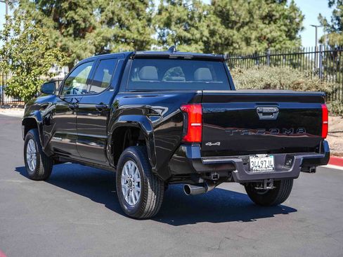Certified 2026 Toyota Tacoma SR5 AWD/4WD image 9