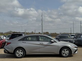 New 2026 Hyundai Elantra SE video 3