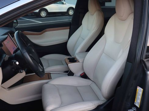 Used 2021 Tesla Model X Performance image 2