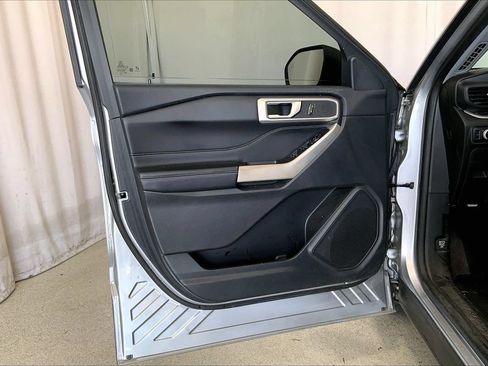 Used 2022 Ford Explorer XLT RWD image 21
