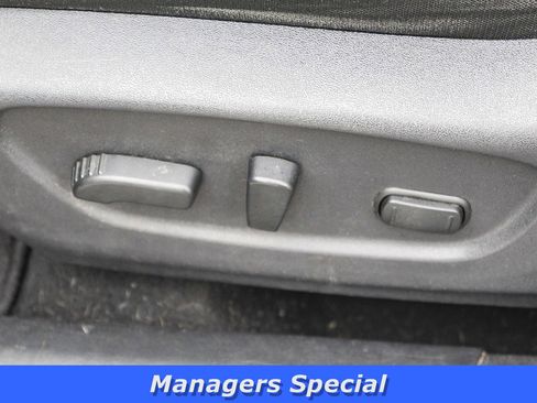 Used 2018 Nissan Rogue SV image 19