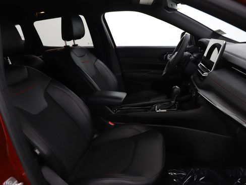 Used 2025 Jeep Compass Trailhawk image 11