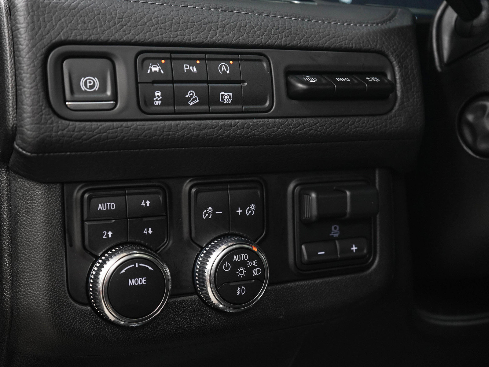 Used 2023 GMC Yukon XL Denali AWD/4WD image 28