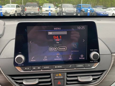 Used 2023 Nissan Altima 2.5 SV FWD image 15
