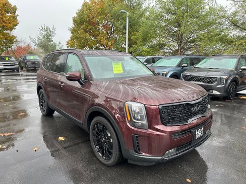 Used 2022 Kia Telluride SX w/ Nightfall Edition Package image 3