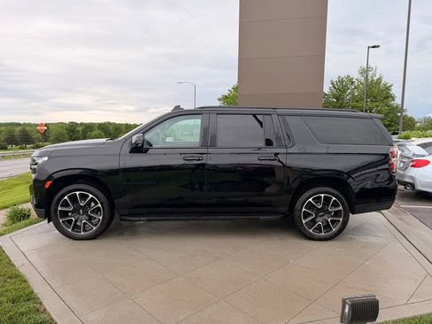Used 2022 Chevrolet Suburban RST w/ Luxury Package AWD/4WD image 3