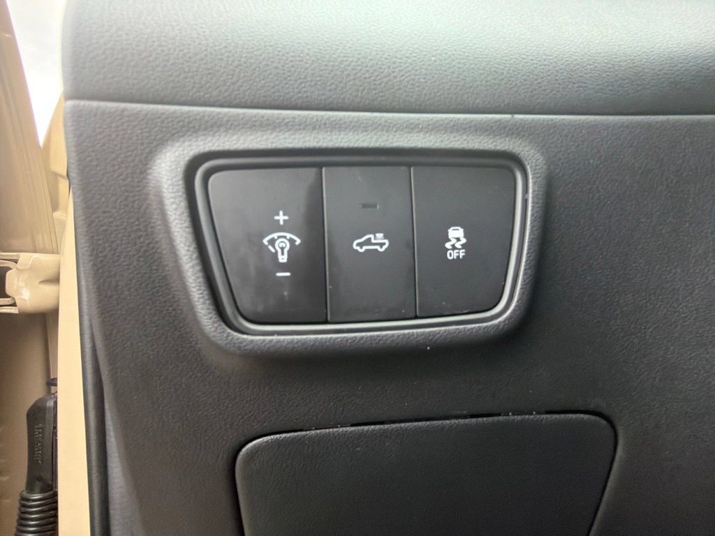 Used 2023 Hyundai Santa Cruz SE FWD image 17