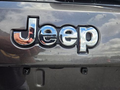 Used 2021 Jeep Grand Cherokee Laredo X AWD/4WD image 23