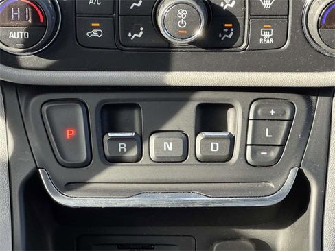 Used 2020 GMC Terrain SLE w/ Driver Convenience Package image 6