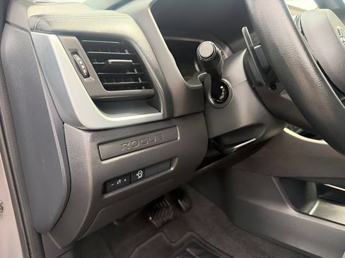 Used 2024 Nissan Rogue S AWD/4WD image 9
