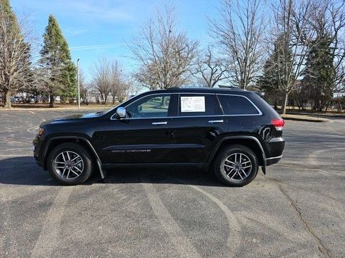 Used 2022 Jeep Grand Cherokee Limited w/ Trailer Tow Group IV image 3