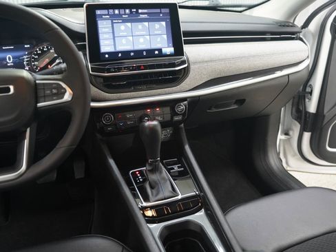 Used 2022 Jeep Compass Latitude FWD image 18