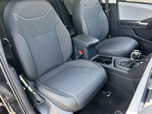 Certified 2023 Volkswagen Taos SE w/ Panoramic Sunroof Package FWD image 8