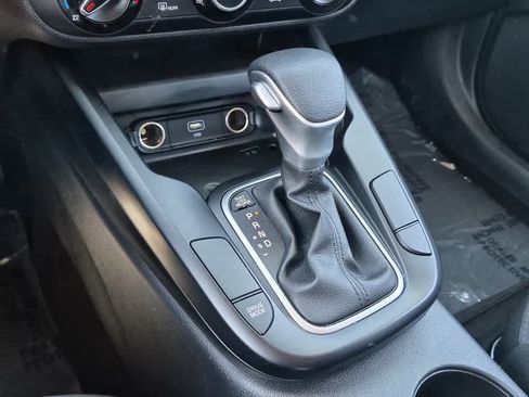 Used 2024 Kia Soul LX w/ Option Group 015 FWD image 12